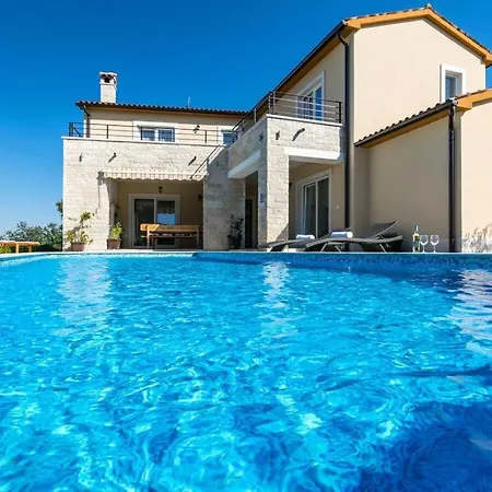 Patricia Comfortable Villa *